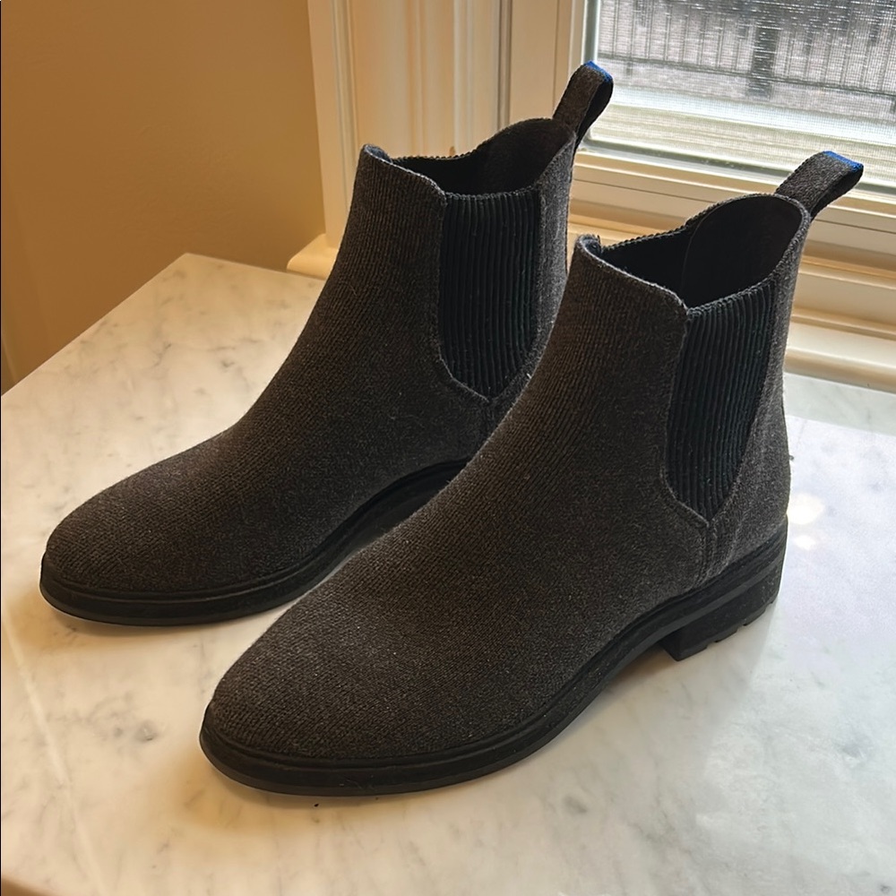 Black Ankle High Chelsea Boots with Elastic Side Panels and Rounded Toe
